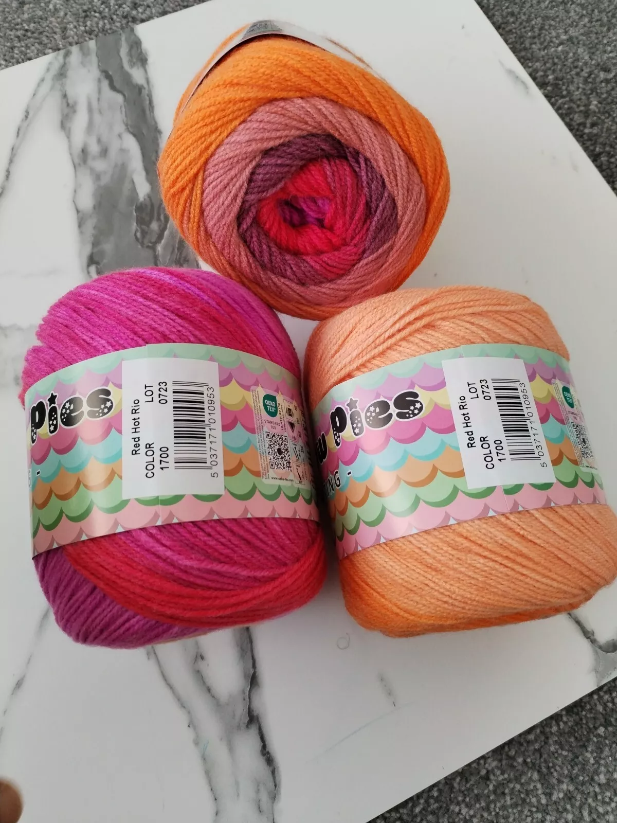 Cygent Marshmallow Pies 1700 Red Hot Rio Double Knitting 3 cakes x 150g