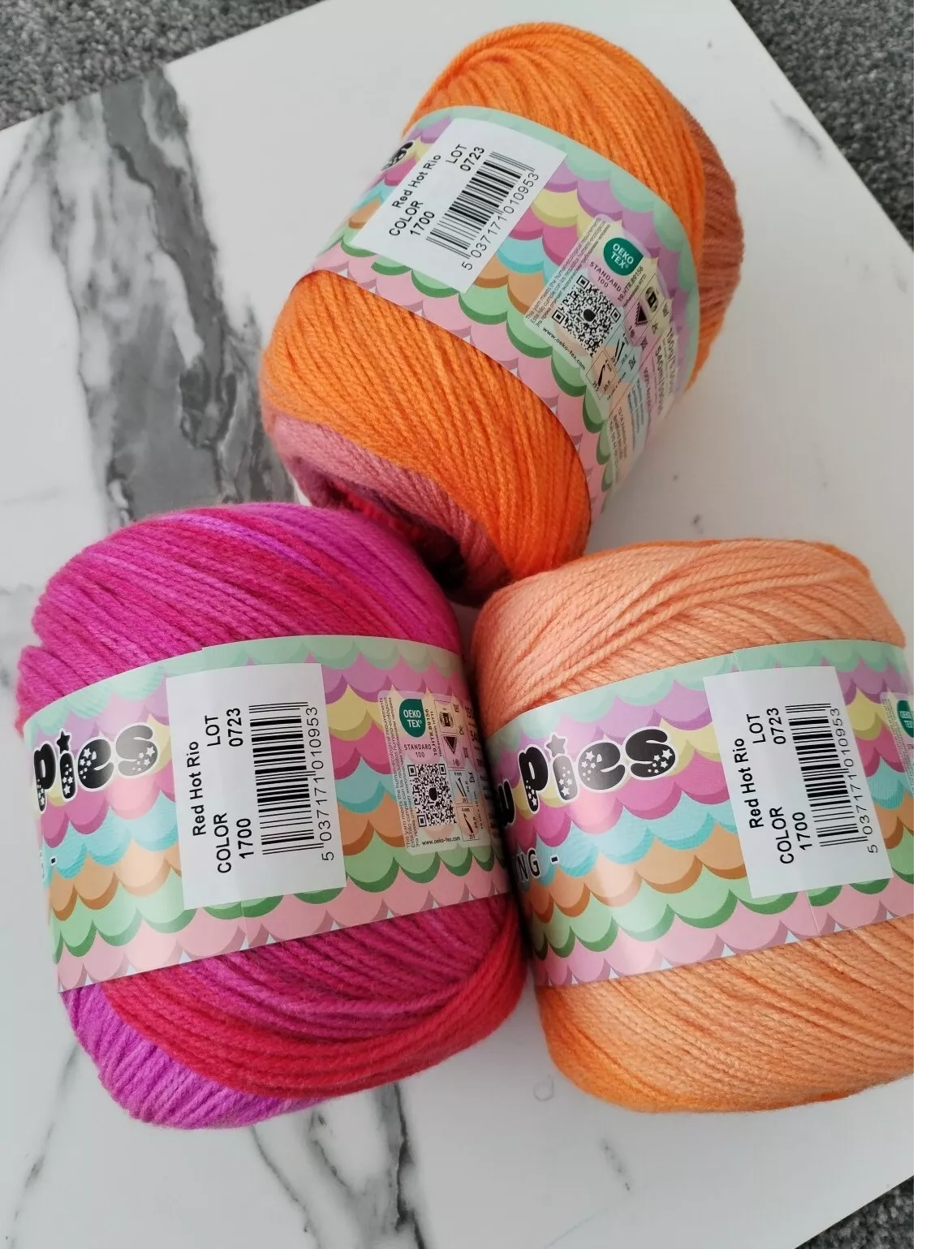 Cygent Marshmallow Pies 1700 Red Hot Rio Double Knitting 3 cakes x 150g