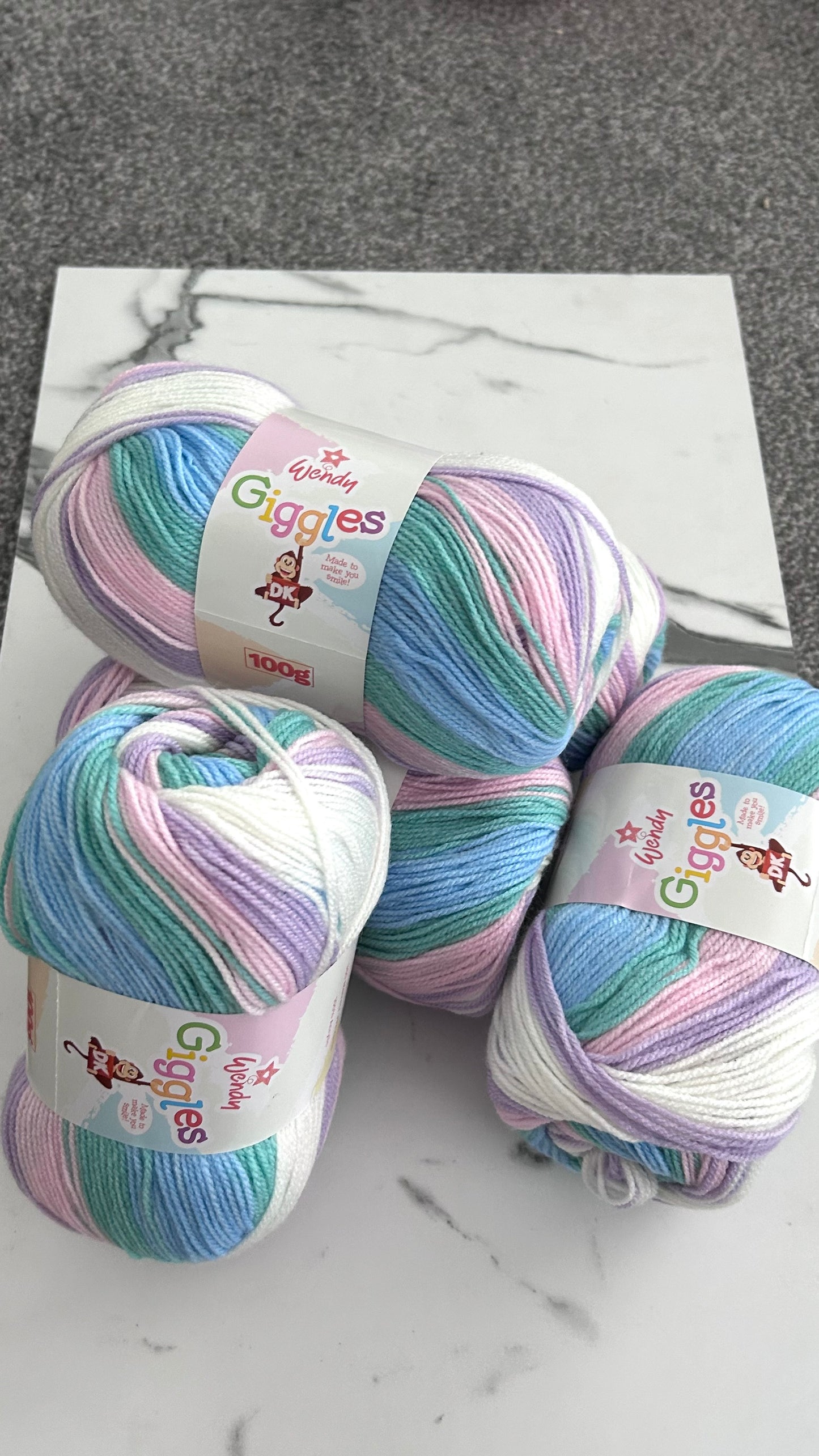 Wendy Giggles DK – 5 x 100g WG08